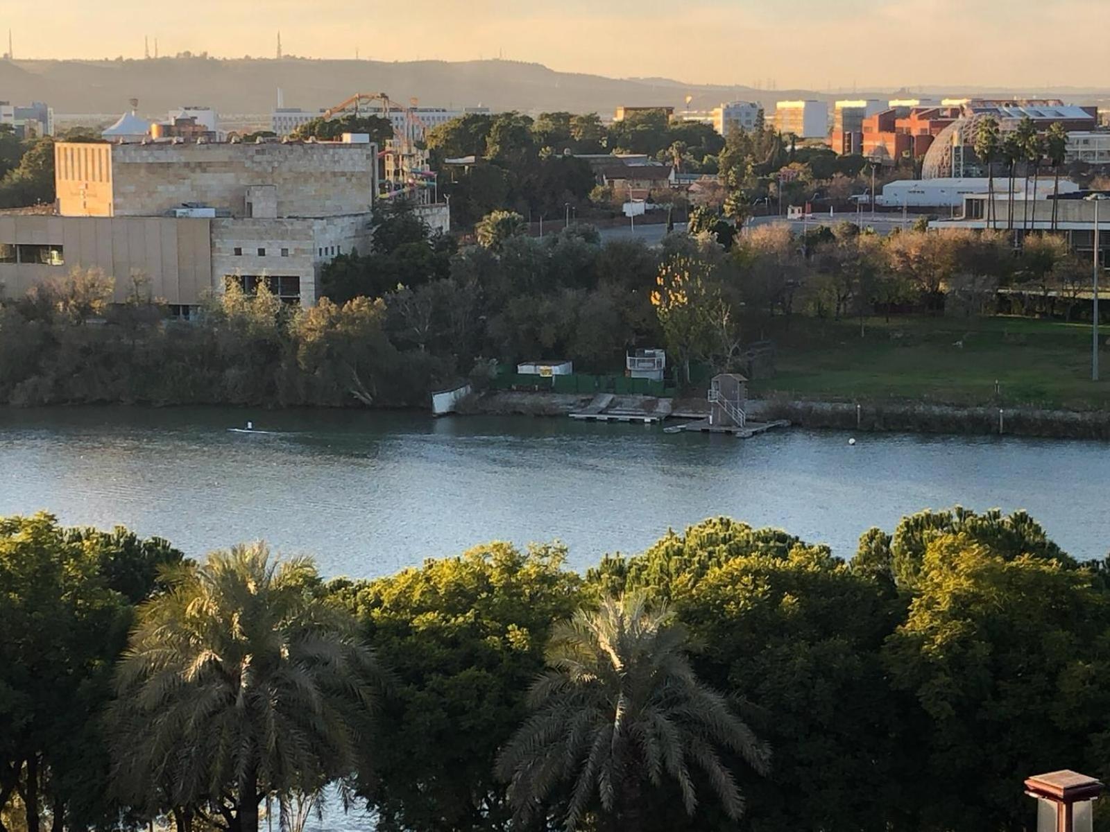 Tu Oasis De Lujo Junto Al Guadalquivir Lägenhet Sevilla Exteriör bild